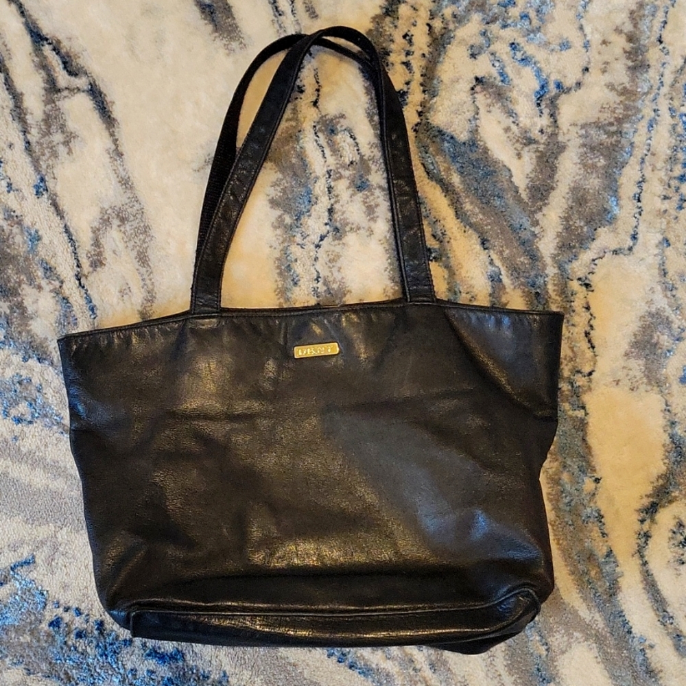 DKNY Women's Black Shoulder Bag